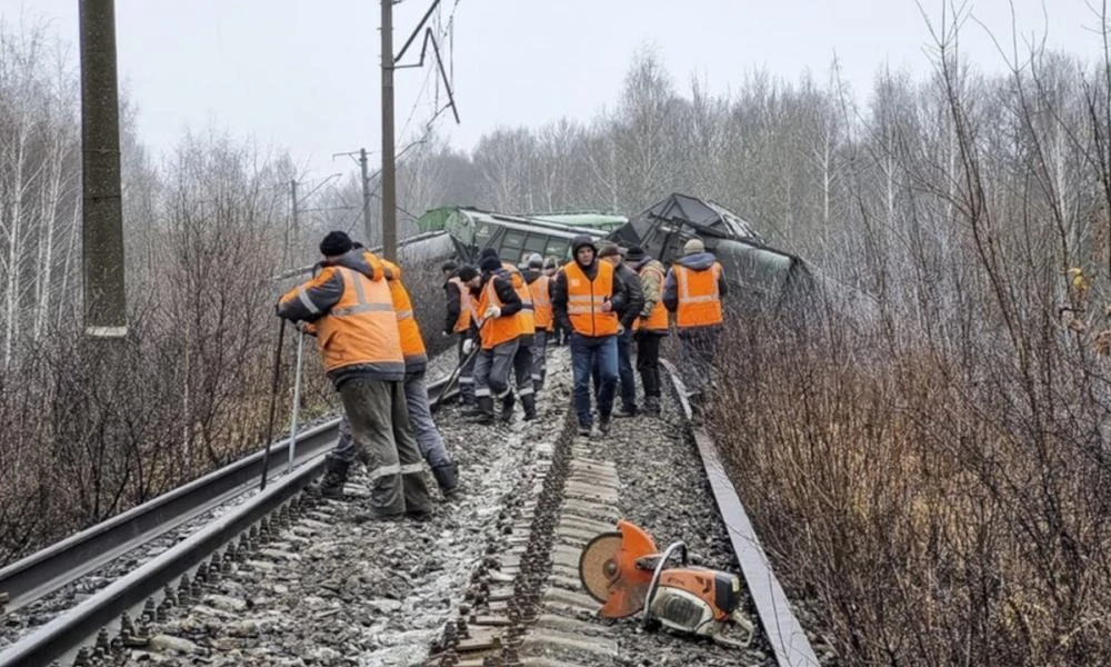 Ρωσία: Τρεις νεκροί και ένας αγνοούμενος από εκτροχιασμό τρένου